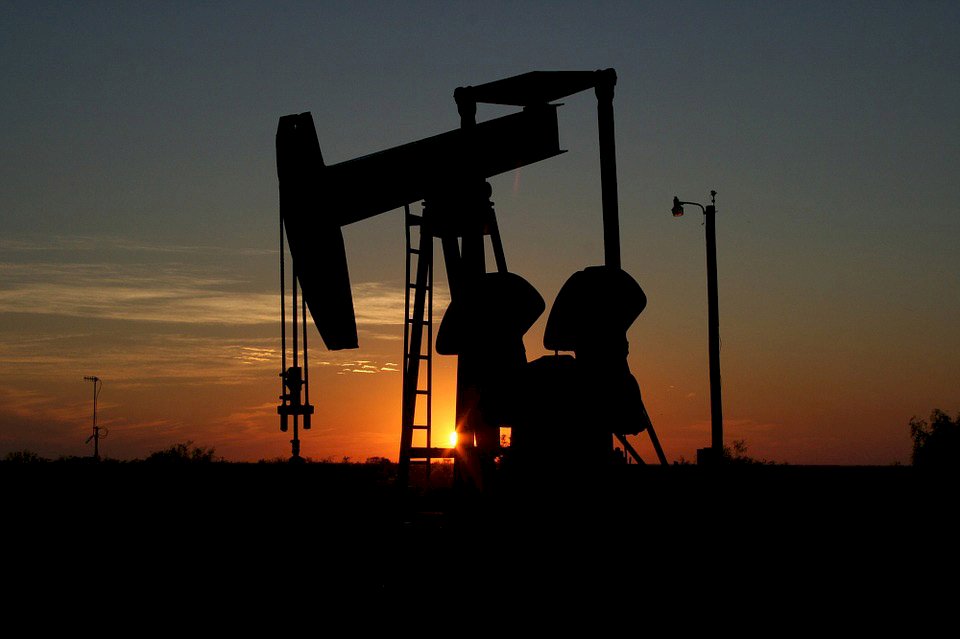 俄、沙達成協議 石油減產再延長一個月
