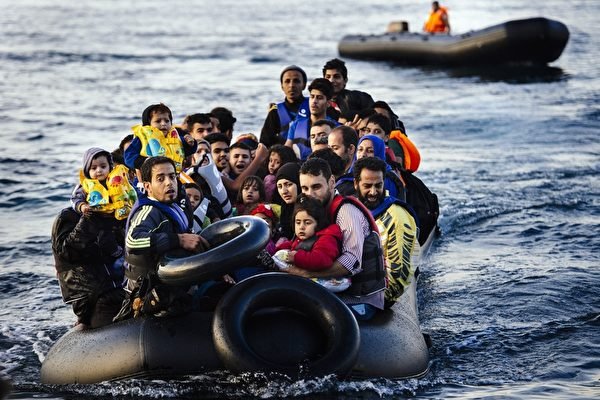耶誕佳音 西班牙海岸防衛隊地中海救起200移民