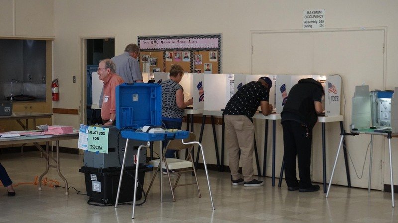 美期中選舉首批投票所已關閉 6州即將結束投票