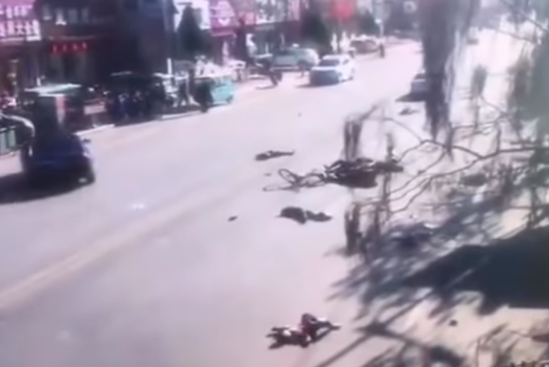 遼寧轎車衝撞學童 5死19傷