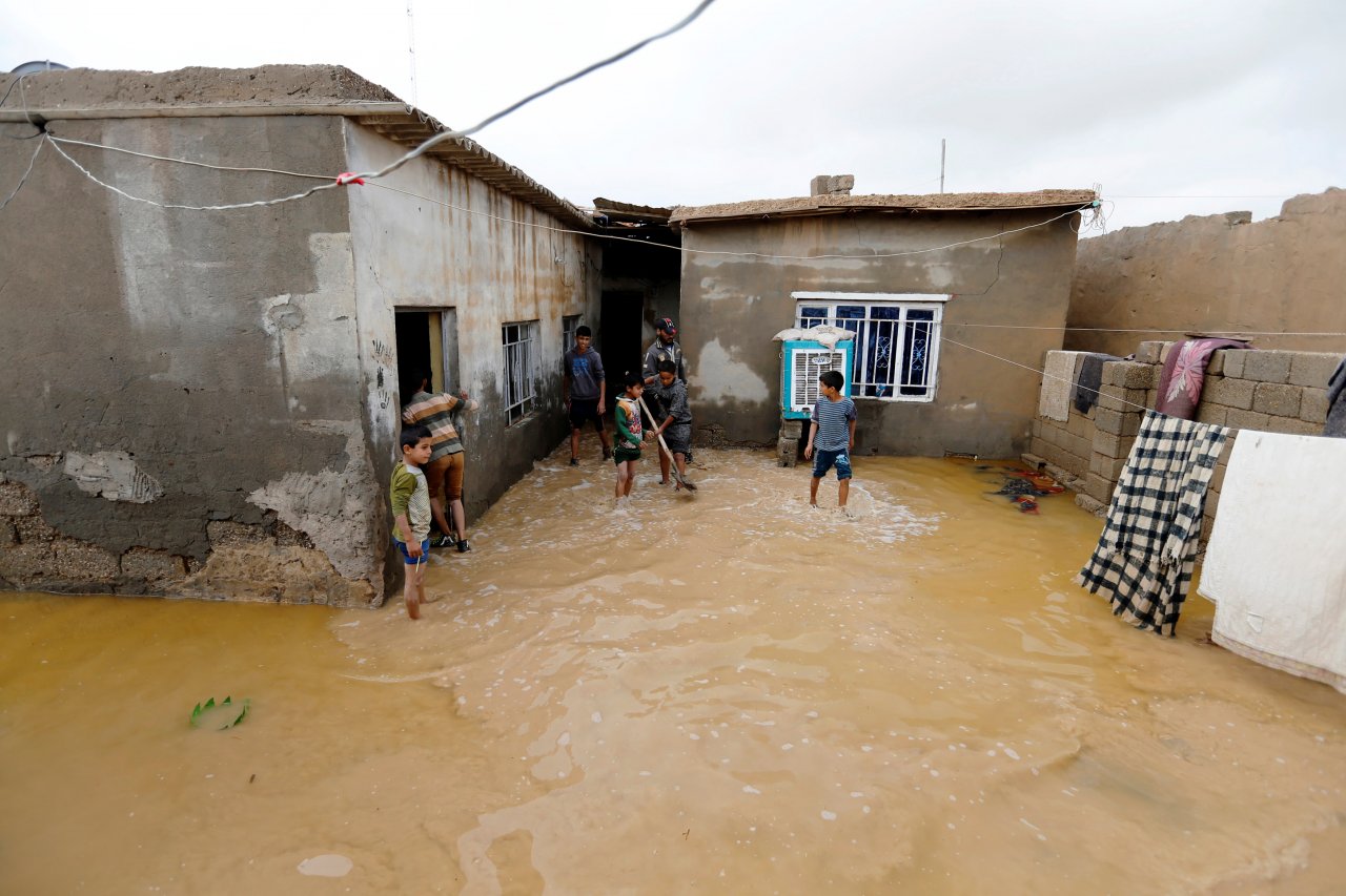 伊拉克大雨成災釀21死 數萬人撤離需援助