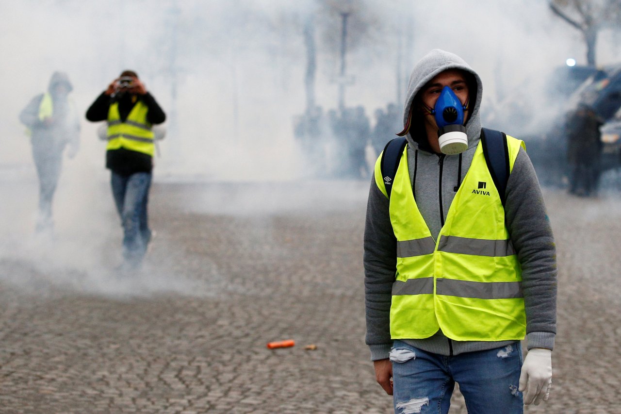 巴黎黃背心三度示威爆衝突 81人被捕