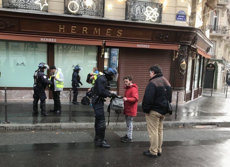 法國黃背心四度示威 警逮1723人