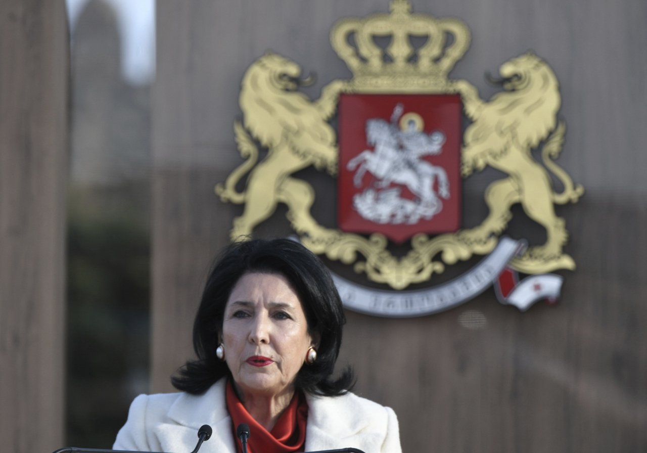 喬治亞首位女總統抗議聲中就職 將聯合西方抗俄