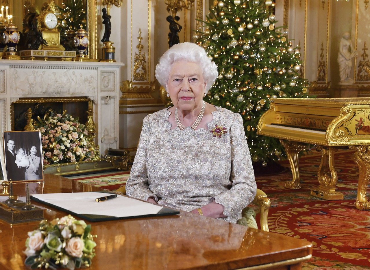 Omicron疫情嚴峻 英女王打破傳統在溫莎堡慶耶誕