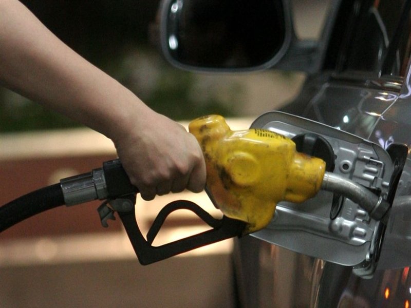 明天加油更便宜 汽柴油價格15個月新低