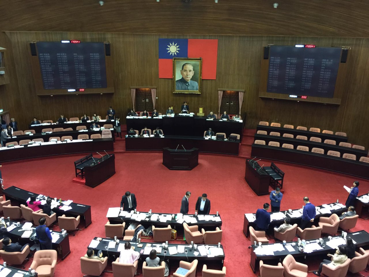 立院三讀通過中央政府總預算 小刪240億