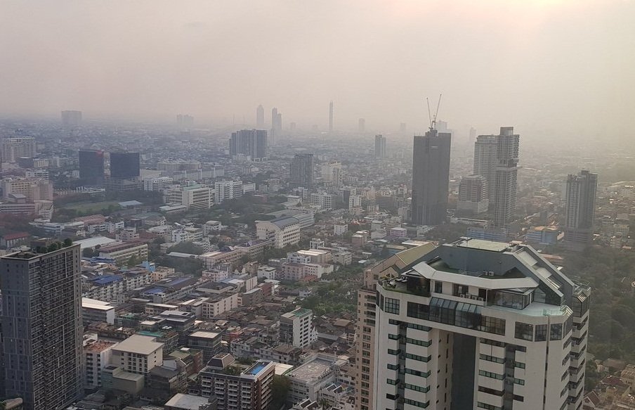 氣候因素加重汙染霧霾 曼谷發萬份口罩將人造雨