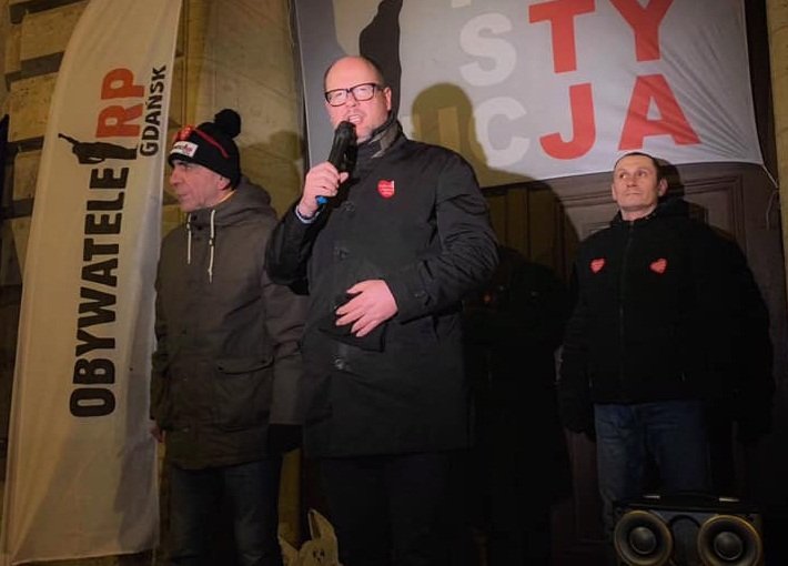 波蘭市長遇刺送醫不治 成千上萬民眾上街哀悼