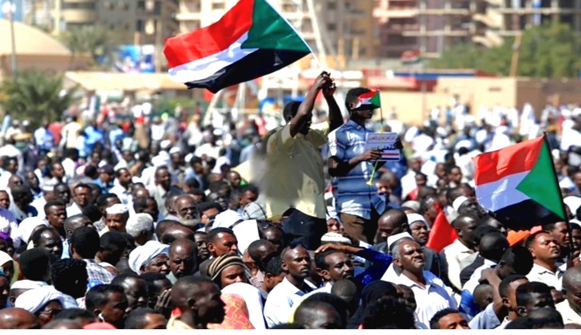 蘇丹示威潮持續 警方射催淚瓦斯