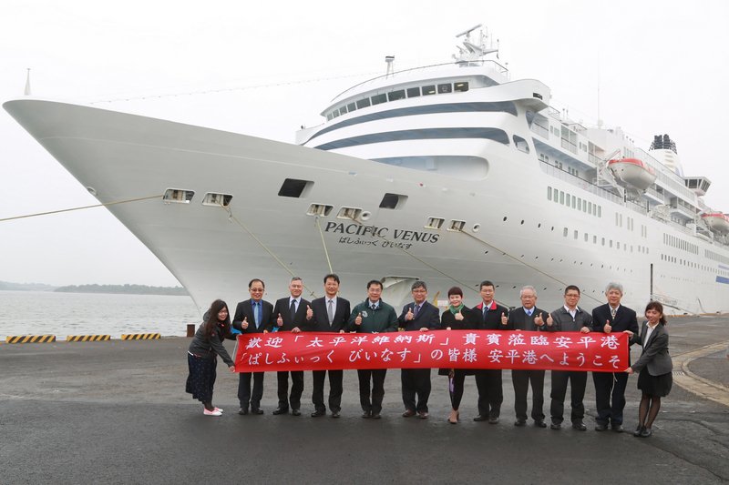 日太平洋維納斯號首泊安平港  400旅客遊賞台南