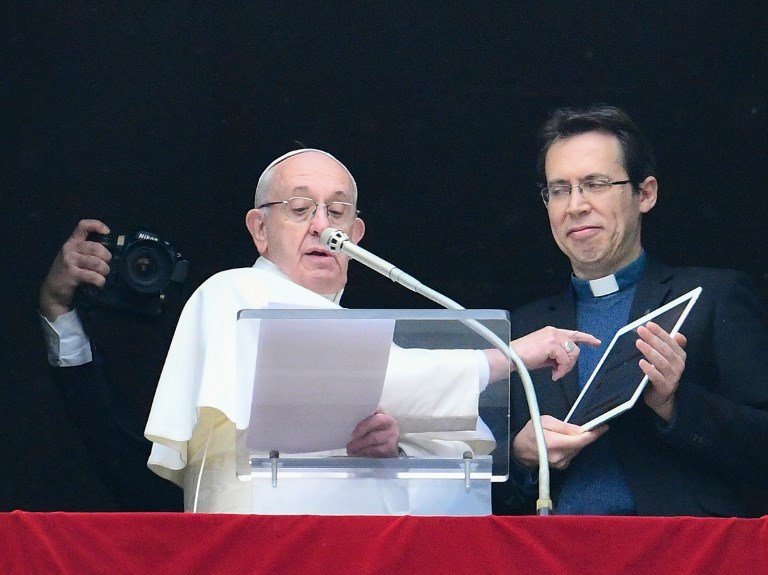 教宗親自示範 點擊祈禱app讚！