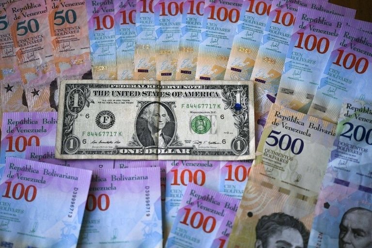 委內瑞拉宣布貨幣貶值35% 貼近黑市匯率
