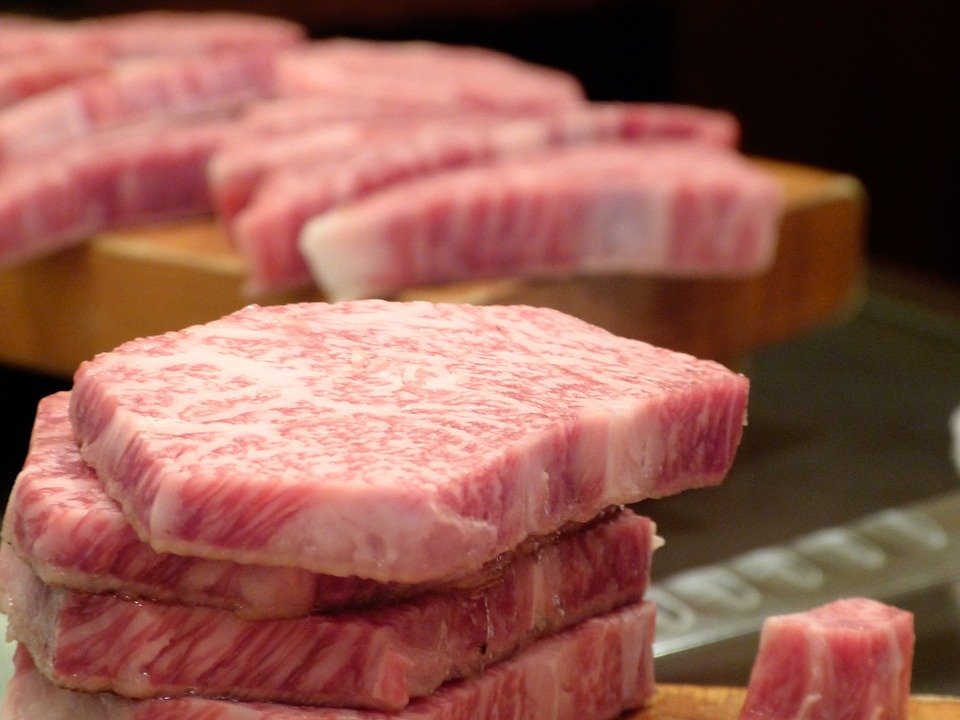 疫情重創中國餐飲業 牛肉消費大降