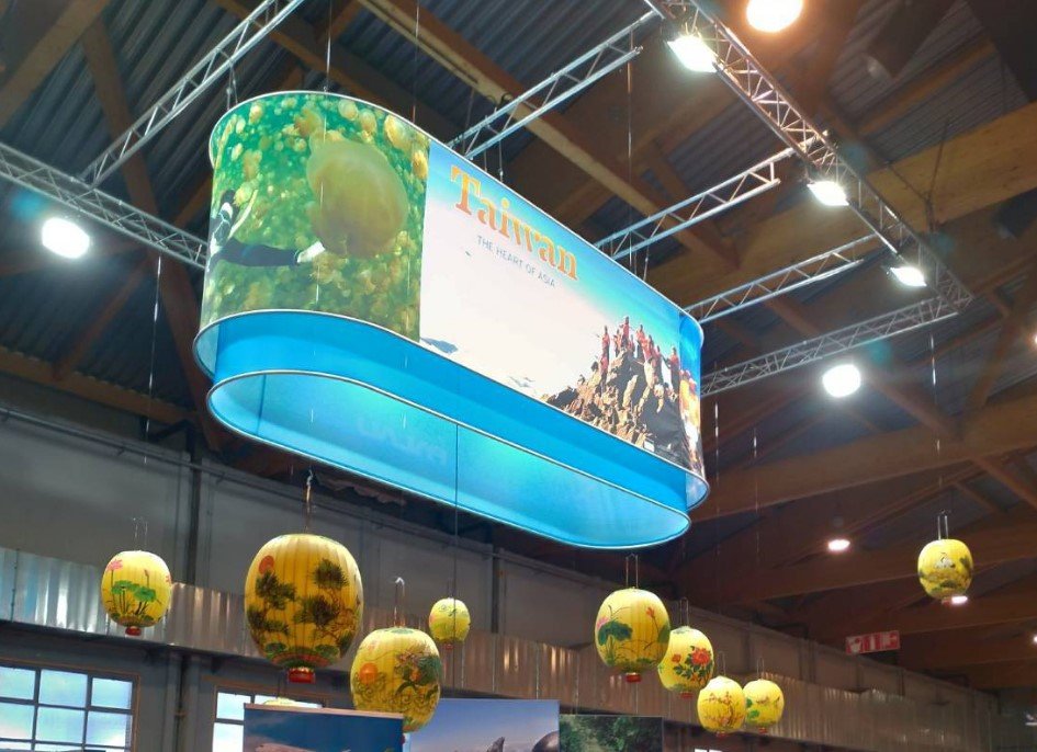 布魯塞爾旅展台灣館 國旗原住民頭飾受歡迎