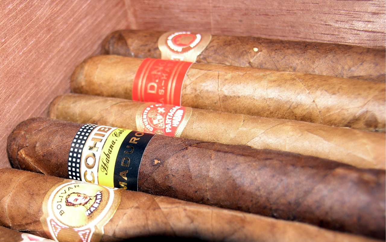 美國警告 買古巴蘭姆酒及雪茄助長獨裁統治