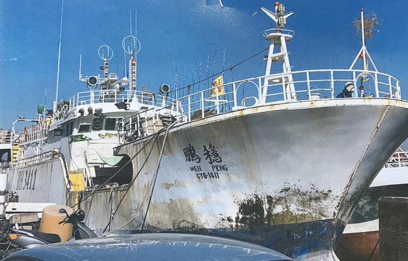 東港漁船穩鵬號喋血案增至2死  船上10人待救