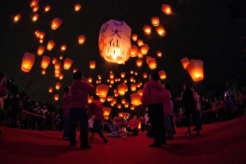 美國志工：美麗的台灣天燈節是環境災難