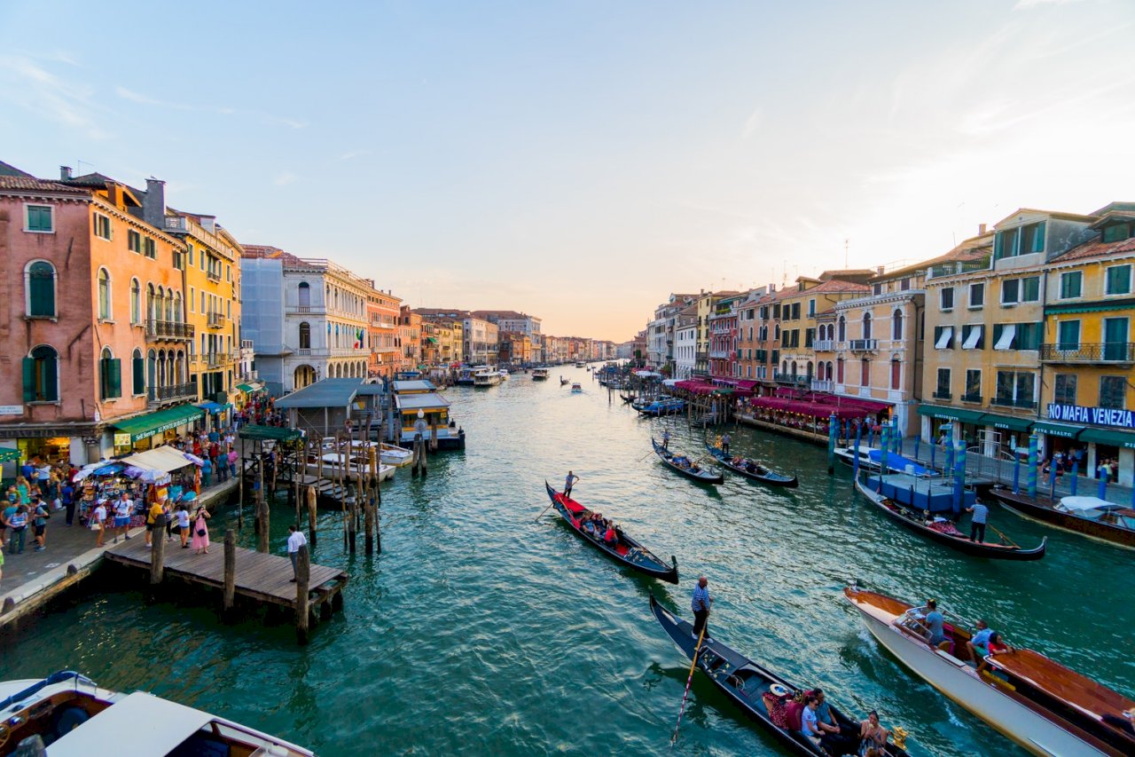 水都威尼斯拉警報 漲潮水位達50多年新高