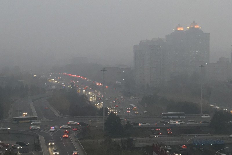 冬季霧霾再現 北京能見度太低部份公路關閉