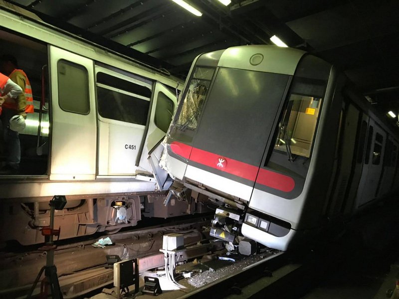 港地鐵列車測試卻相撞 兩司機受傷