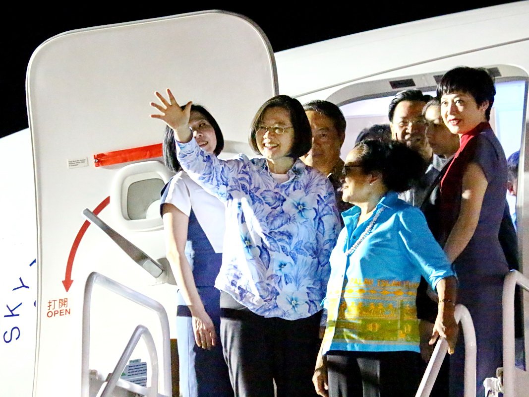 蔡總統抵帛琉受熱烈歡迎 帛國總統親自迎接