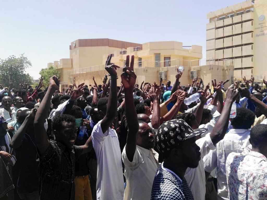 受阿爾及利亞激勵 蘇丹民眾續在總統官邸示威