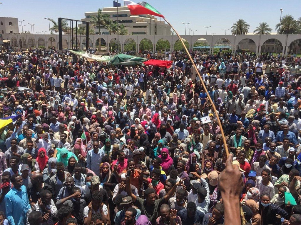 蘇丹抗議現場傳槍響 維安部隊施放催淚瓦斯