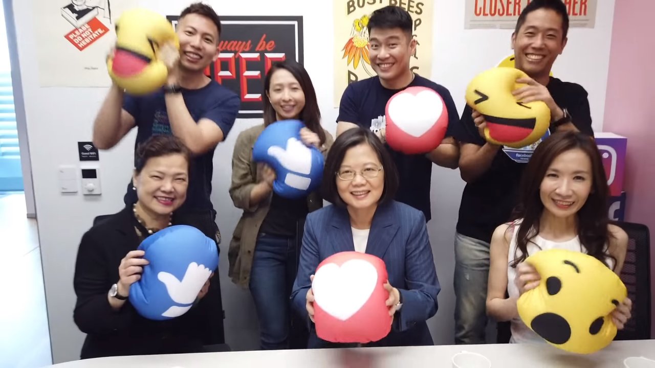 訪臉書台灣辦公室 總統：從黑洞到臉書 台灣都有角色