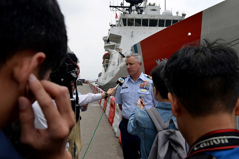 穿越台灣海峽後 美國海巡艦停泊香港