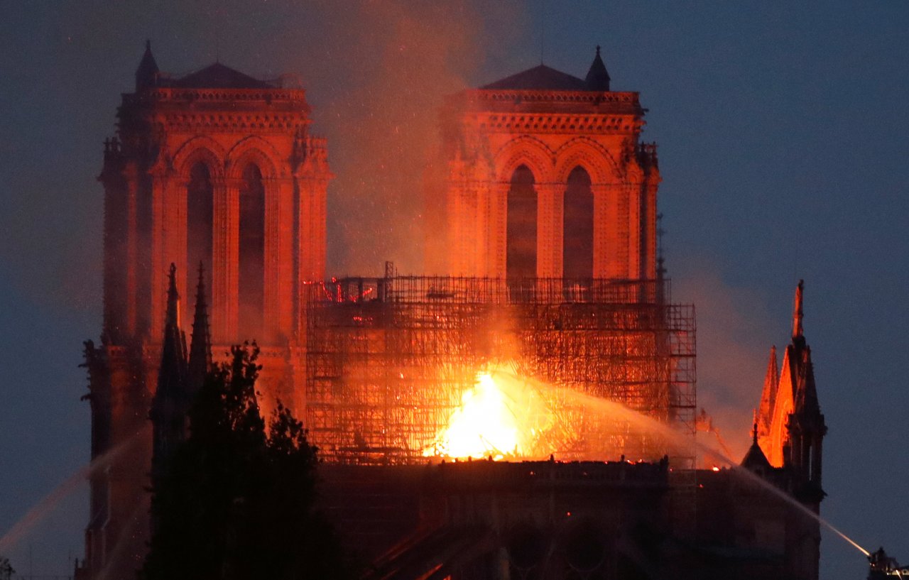 聖母院大火 防建築倒塌疏散巴黎鄰近居民