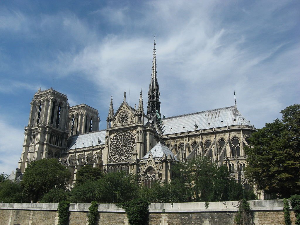 重建巴黎聖母院尖塔 傳統派與創新派爭論