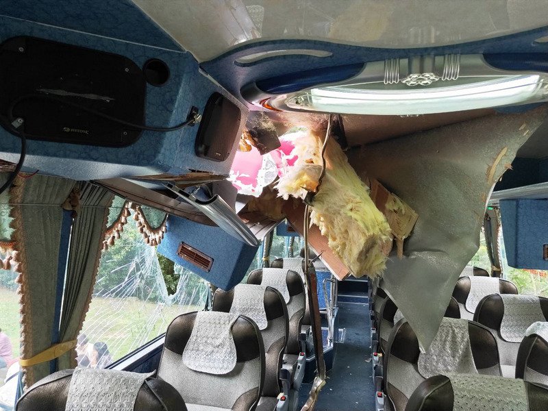太魯閣落石貫穿遊覽車車窗 一韓籍女遊客受傷
