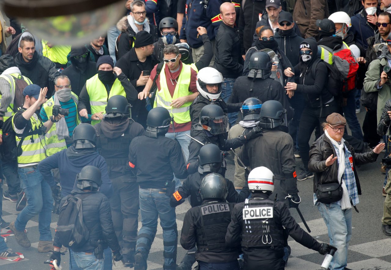 巴黎大遊行前 警方與群眾爆衝突1傷88被捕