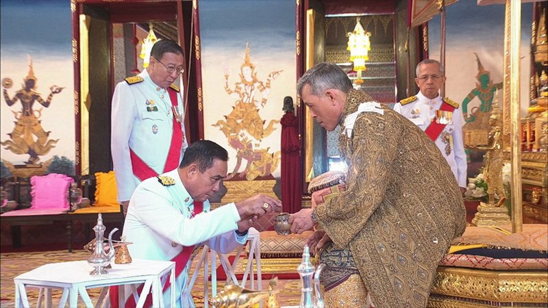 泰王拉瑪十世加冕 觀光客泰國民眾爭相見證