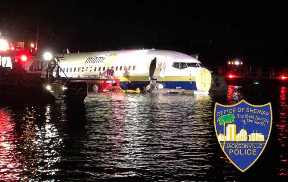 美波音737客機衝出跑道掉入河中 無人傷亡