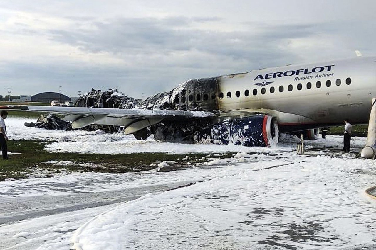 客機起火事故 俄：無計畫停飛蘇愷客機