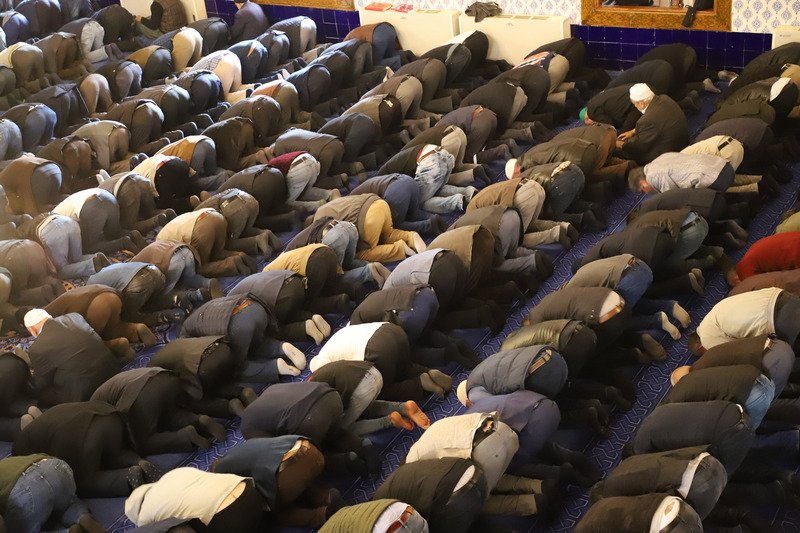 齋戒月最後主麻日 26萬人艾格撒清真寺祈禱