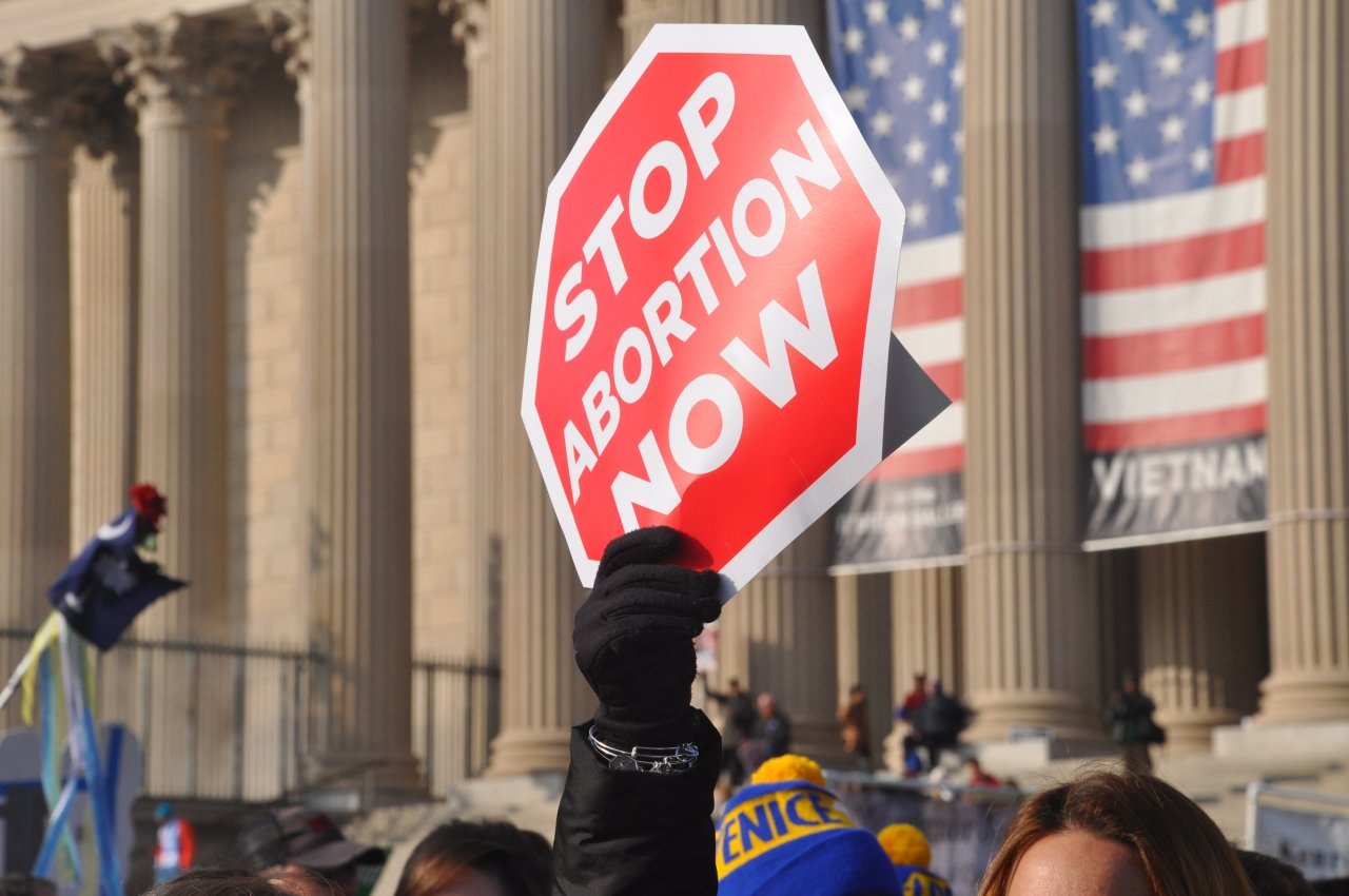 拜登團隊押注墮胎權為勝選驅動力 足夠嗎？