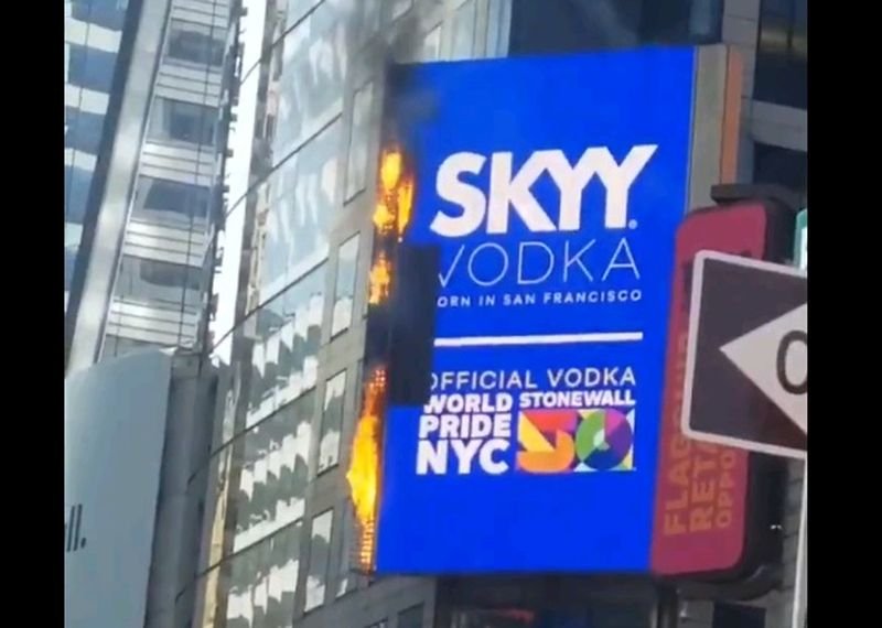 紐約地標時報廣場看板起火 無人傷亡