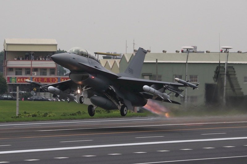 川普已批准售台F-16戰機 國防部表示歡迎