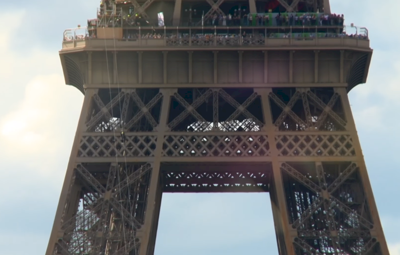 艾菲爾鐵塔高空溜索 60秒驚魂速覽巴黎美景