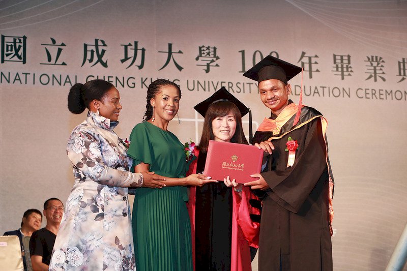 非洲史瓦帝尼王子取得成大碩士 感謝台灣