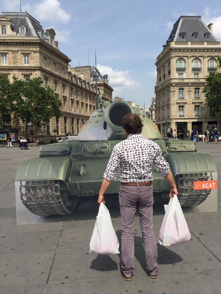 法國人權組織紀念六四 巴黎重現坦克人場景