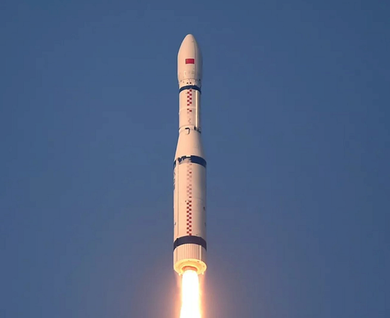 中國長征11號運載火箭 海上首次試射成功