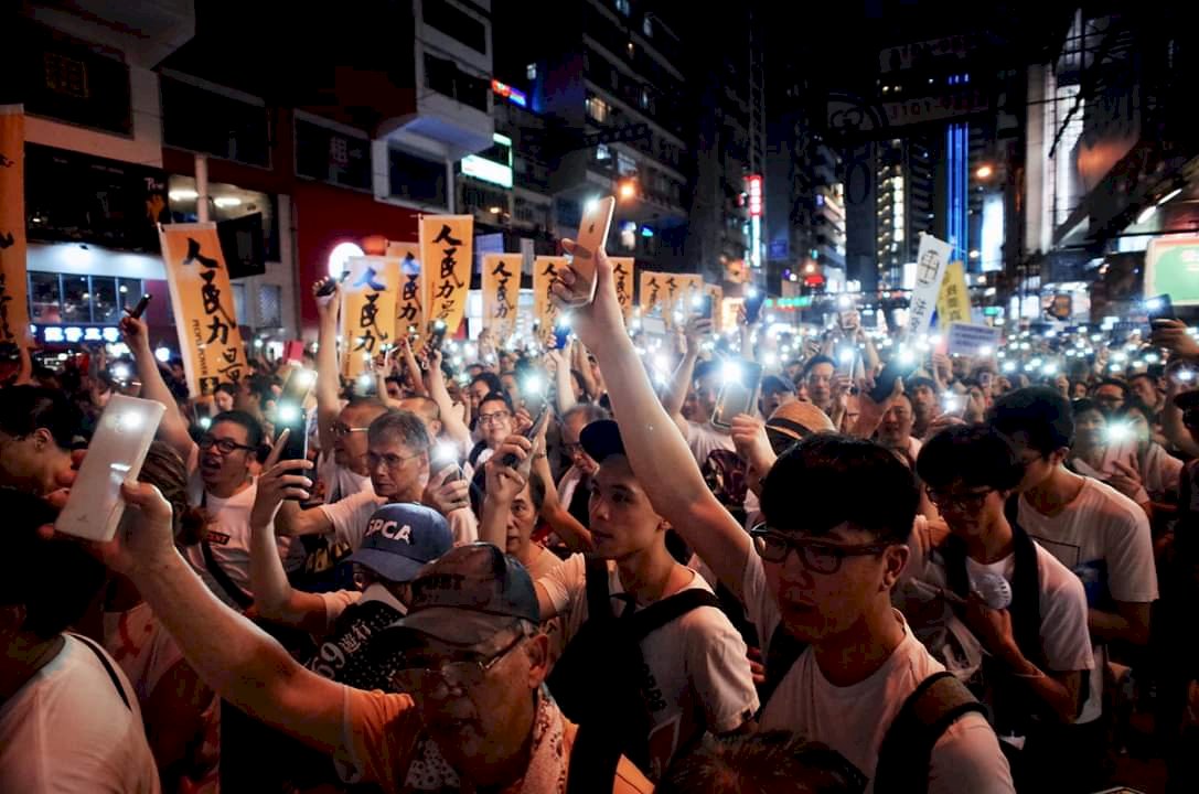 香港反送中遊行  「通靈少女」等人聲援