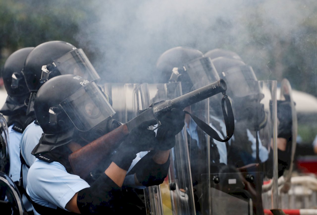 CNN：港警發射催淚瓦斯驅散反送中示威人潮