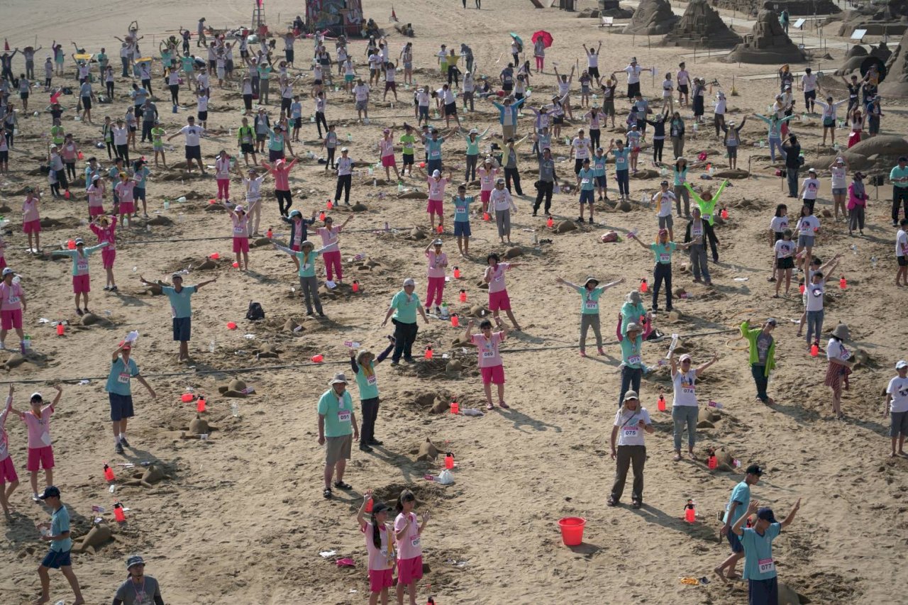 福隆沙雕藝術季 310隻海豚沙雕創金氏世界紀錄