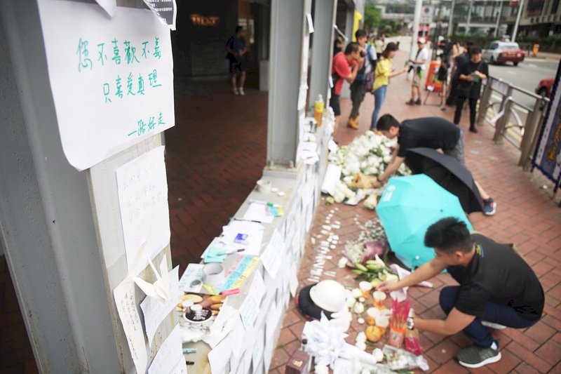 香港因「反送中」發生首例悲劇 民眾號召今晚悼念墜樓者