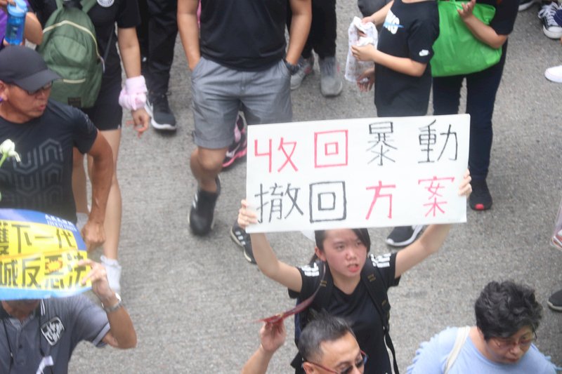 香港巴士司機與港鐵車長廣播 支持市民遊行